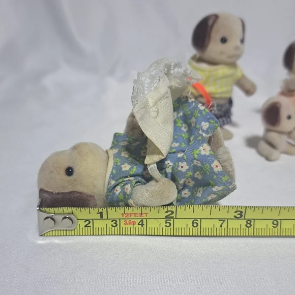 VTG Sylvanian Families Calico Critters  Beagle Dog - Set Of 4 Figures - Picture 5 of 5